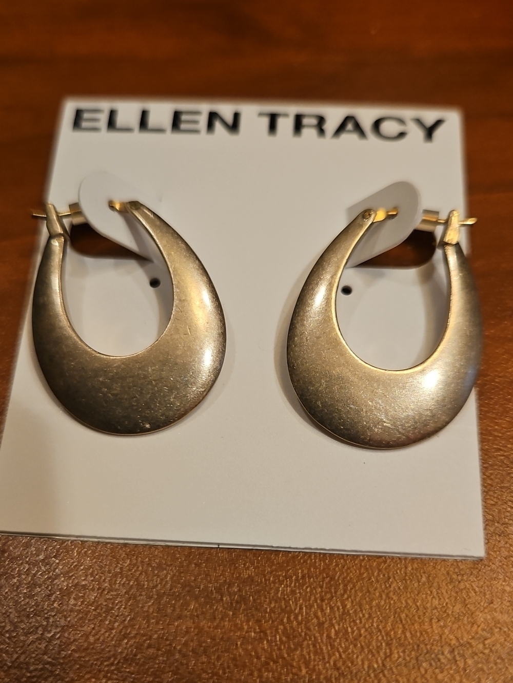 Ellen Tracy light Gold Tone Hoop Earrings